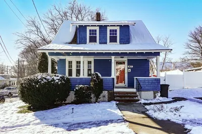 45 Dustin St