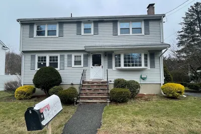 9 Karen Rd 1