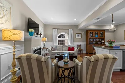 616 E Fourth Street #303 1