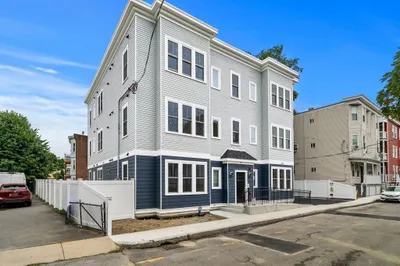 9 Downer Ct #4 1