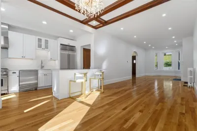 58 Thomas Park 1