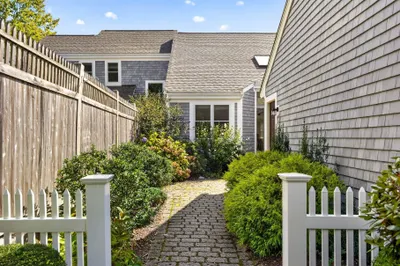 4 Hutchens Mews #4 1