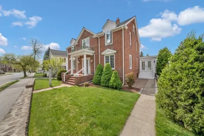 8 Chestnut St