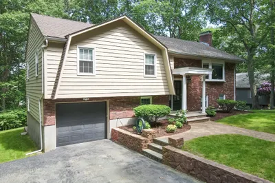 4 Hawkes Ln