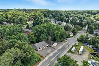 25 Yelle St