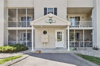 41 W Summit St #68 1