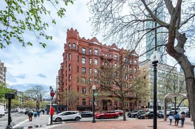 271 Dartmouth St #6M