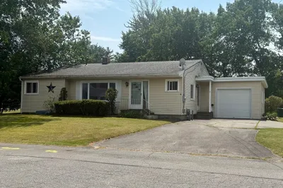 32 Watson Ave
