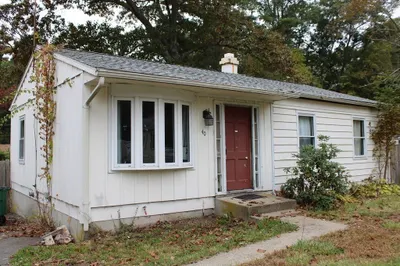 40 Pine Tree Lane 1