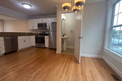 18 Middle St #2 1