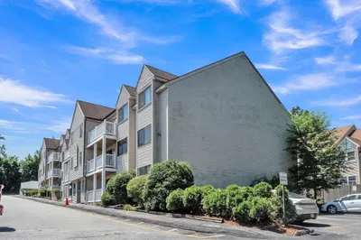 11 Hulbert Rd #8 1