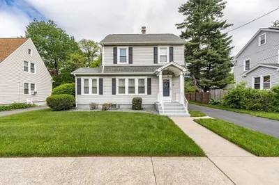 37 White Ave