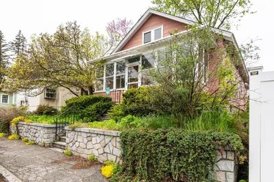 84 Farmland Rd