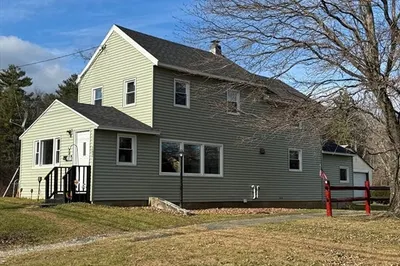 192 Lakeway Dr