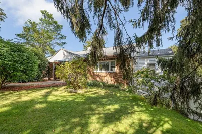 351 William St