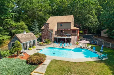 14 Woodview Dr 1