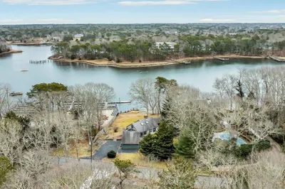 211 Cedar Tree Neck Rd 1