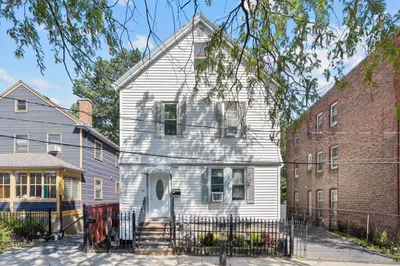 23 Kenney St