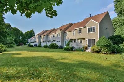 395 Donohue Rd #11 1