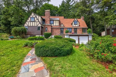 6 Old Brook Dr 1