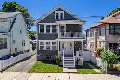 31 Myrtlebank Ave #2