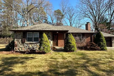 61 Clearbrook Dr