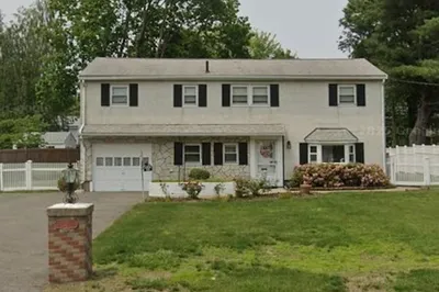 37 Rustcraft Rd 1
