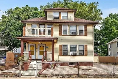 8-10 Mattakeeset St #10 1