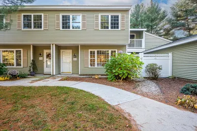 202 Edgebrook Dr #202 1