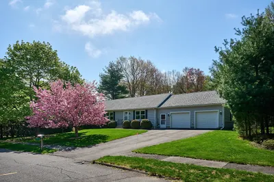 40 Deepwoods Dr 1