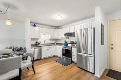 20 Heaths Ct #306