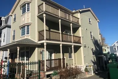 89 Pearl St #3