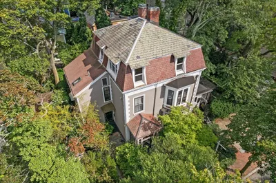 32 Hawthorn St 1