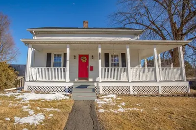 127 Newton St 1