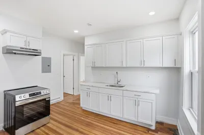 53 Woodford St #2 1