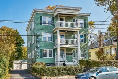 700 Metropolian Ave #1L