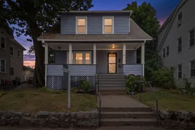 94 Town Hill St 1