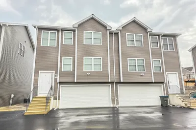 239 Woodland St #3 1