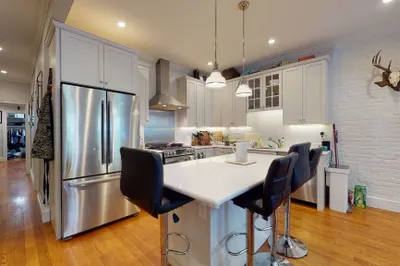 712 E 5th Street #1