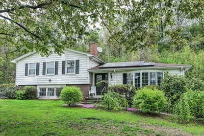 105 Gilbertville Rd 1