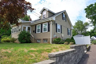 234 Allen St 1