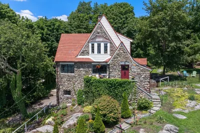 63 Crabtree Rd 1