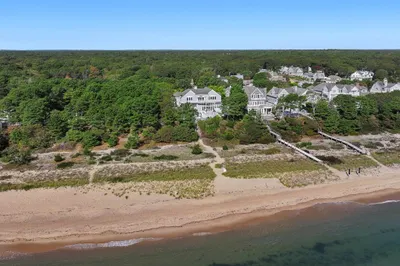 27 Ocean Bluff Dr
