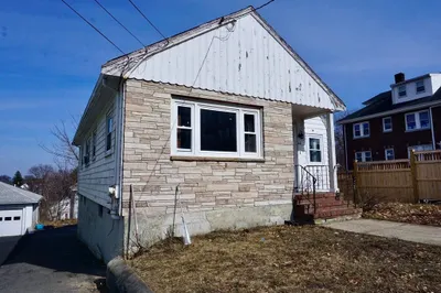46 Cedrus Ave