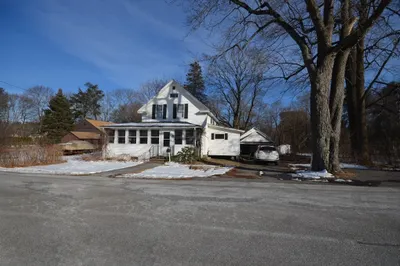 11 Oakes St