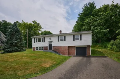 194 Pleasant St 1