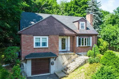 19 Wareland Rd 1
