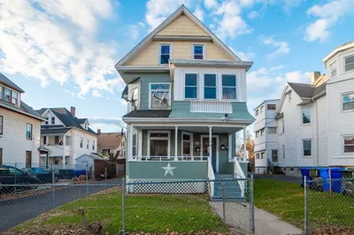 70 Alexander St 1