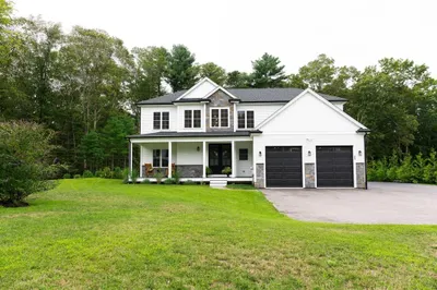 25 Gregory Way 1