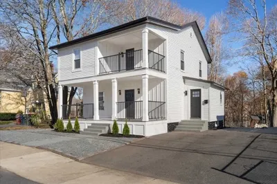 144 Howe St 1